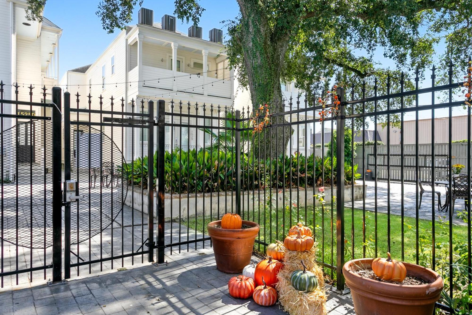 דירות ניו אורלינס Charming 2Br On Carondelet By Hosteeva מראה חיצוני תמונה